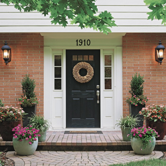 BEST Bringing in more containers and adding a wreath to the door makes the entry perfect. Here’s why:
The new containers are just the right size for this setting
The deep burgundy is similar in tone to the black and helps balance it out
Setting the small